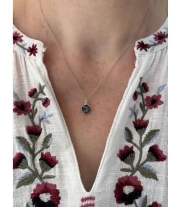 Pendentif en Labradorite sertie trèfle Argent rhodié