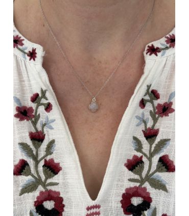 Pendentif en Pierre de lune sertie trèfle Argent rhodié